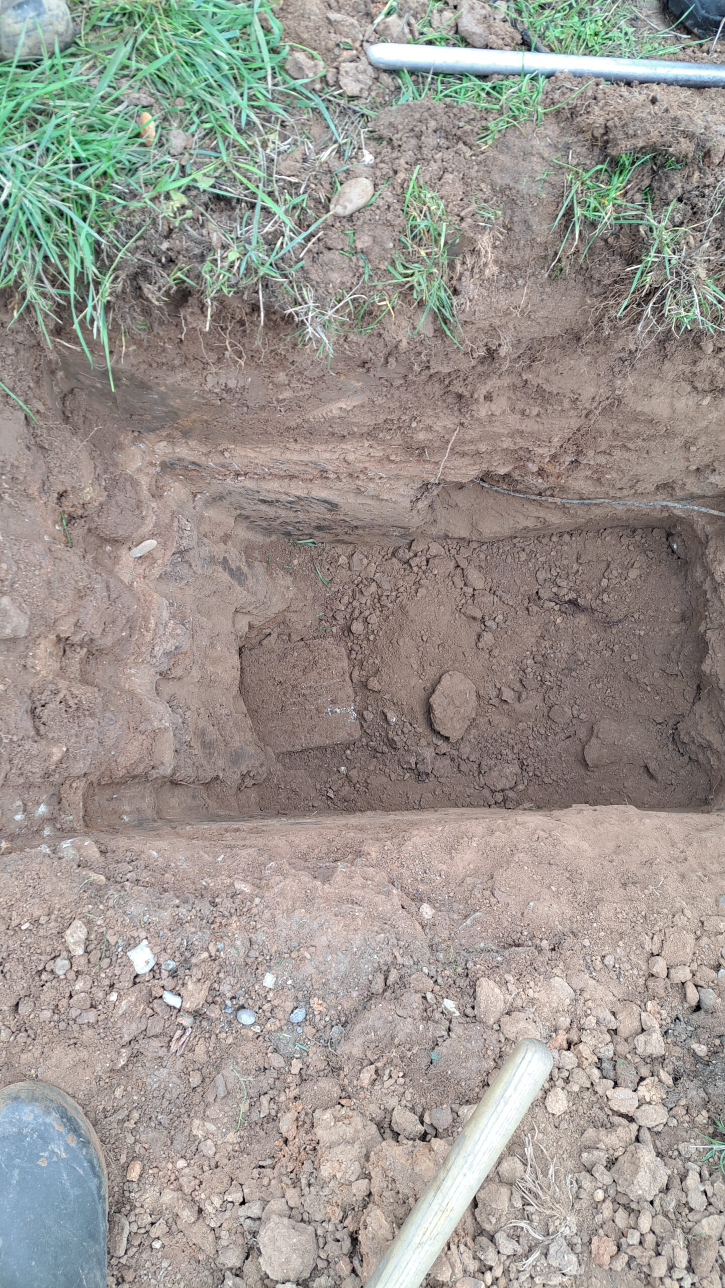 Borne retrouvée à 1.20 m sous terre à KINTZHEIM